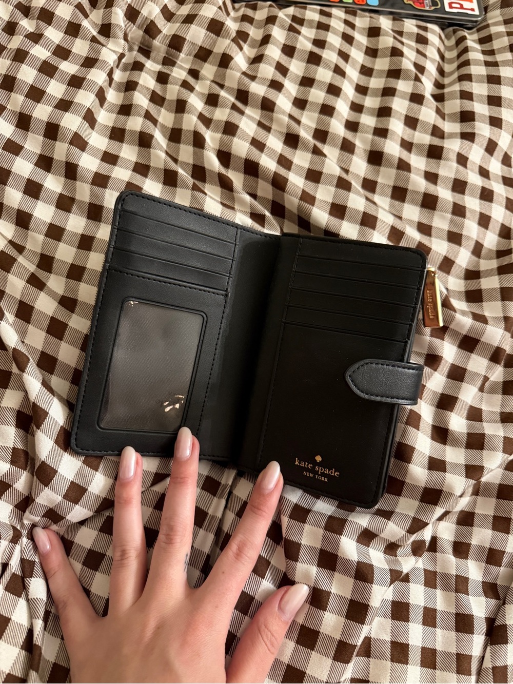 kate spade black quilted leather zip-around wallet with gold logo - Picture 2 of 4